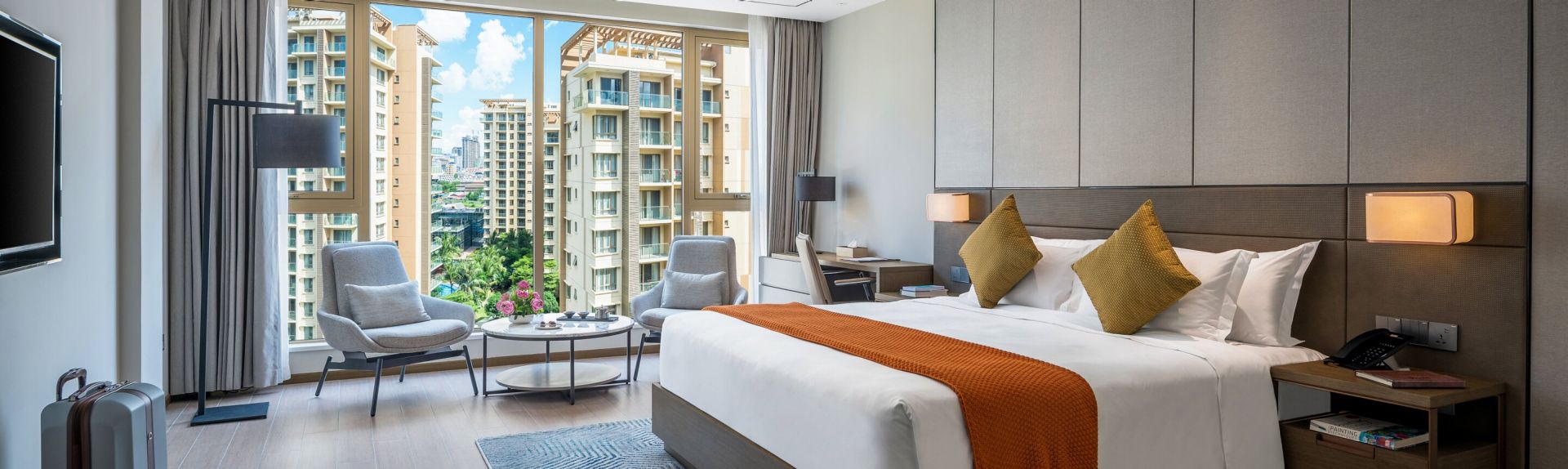 Oakwood Premier Phnom Penh Apartment Banner Desktop