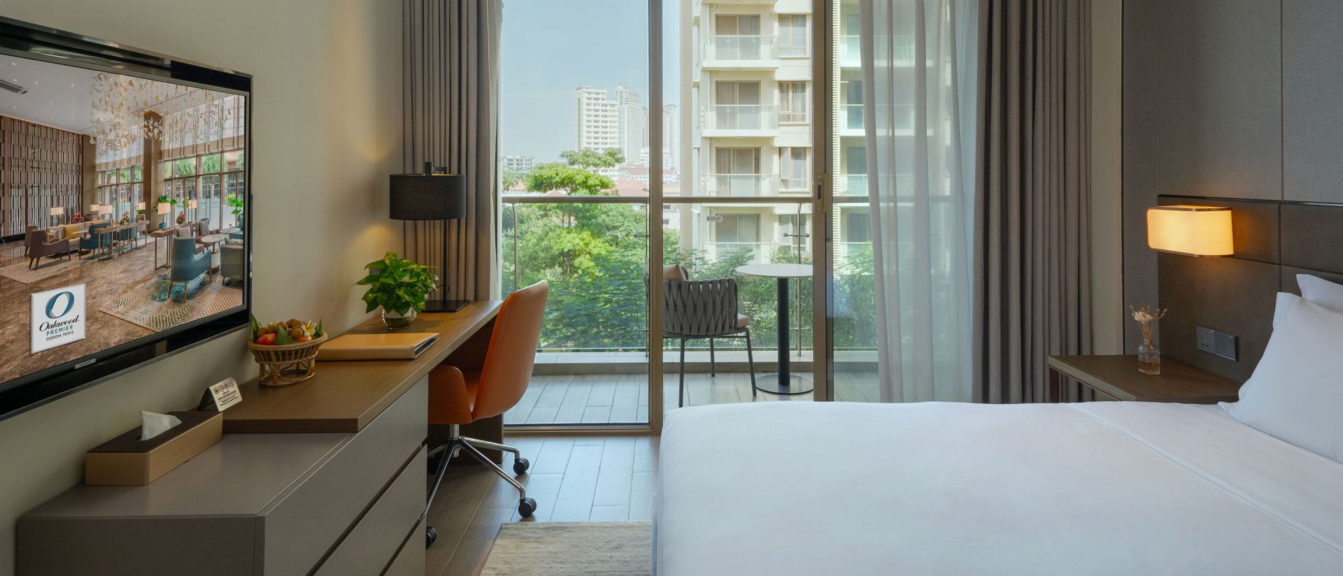 oakwood premier phnom penh superior room