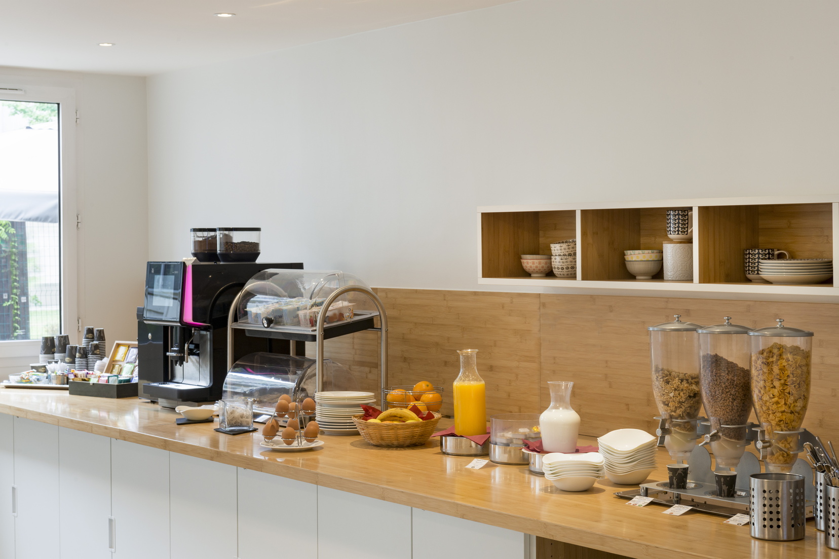 Frühstücksraum mit kontinentalem Buffet, Wohnen auf Zeit in Montpellier