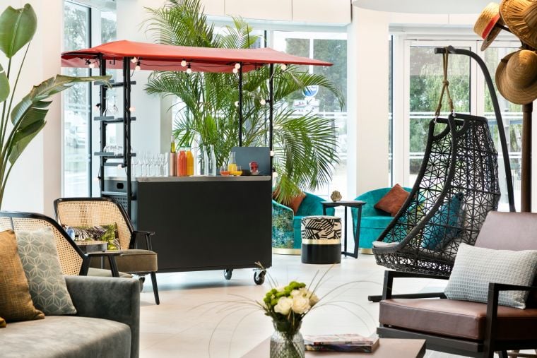 Selbstbedienungsbar im Loungebereich unseres Wohnen auf Zeit in Nantes