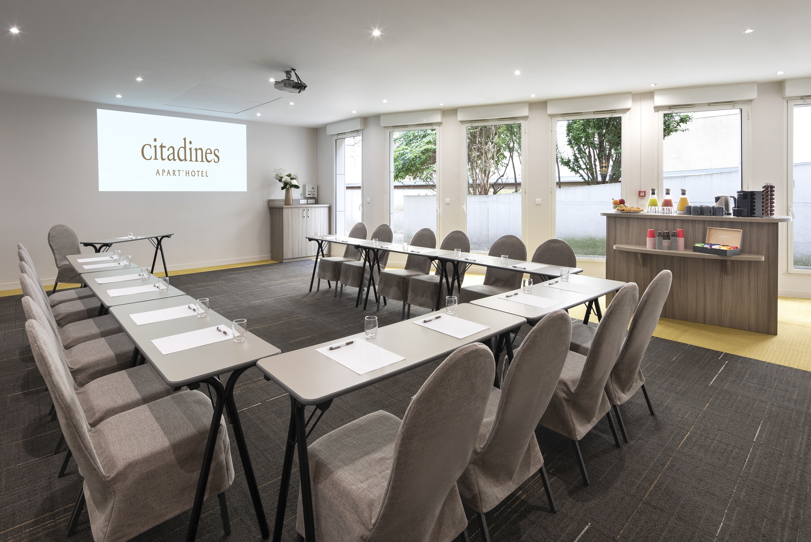 U-shaped meeting room of our apart hotel in Paris 11