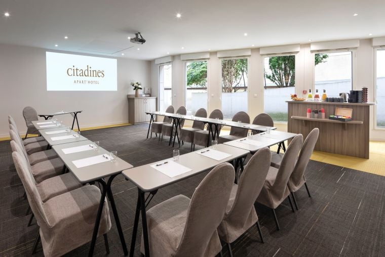 U-shaped meeting room of our apart hotel in Paris 11