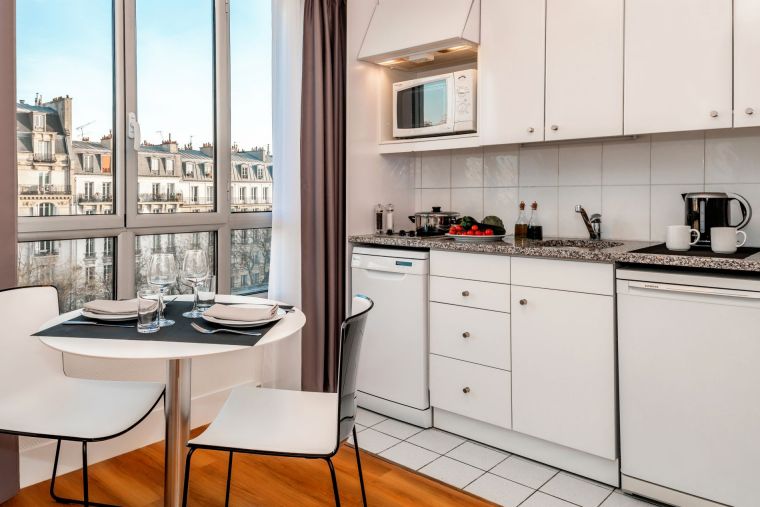 Fully equipped kitchen of a Studio Deluxe, apart hotel Paris 11