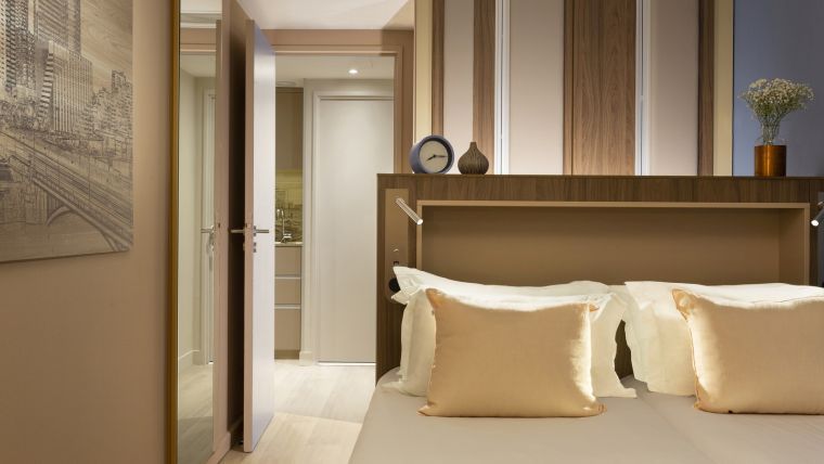 Studio + Deluxe-Apartment mit 1 Schlafzimmer verbunden