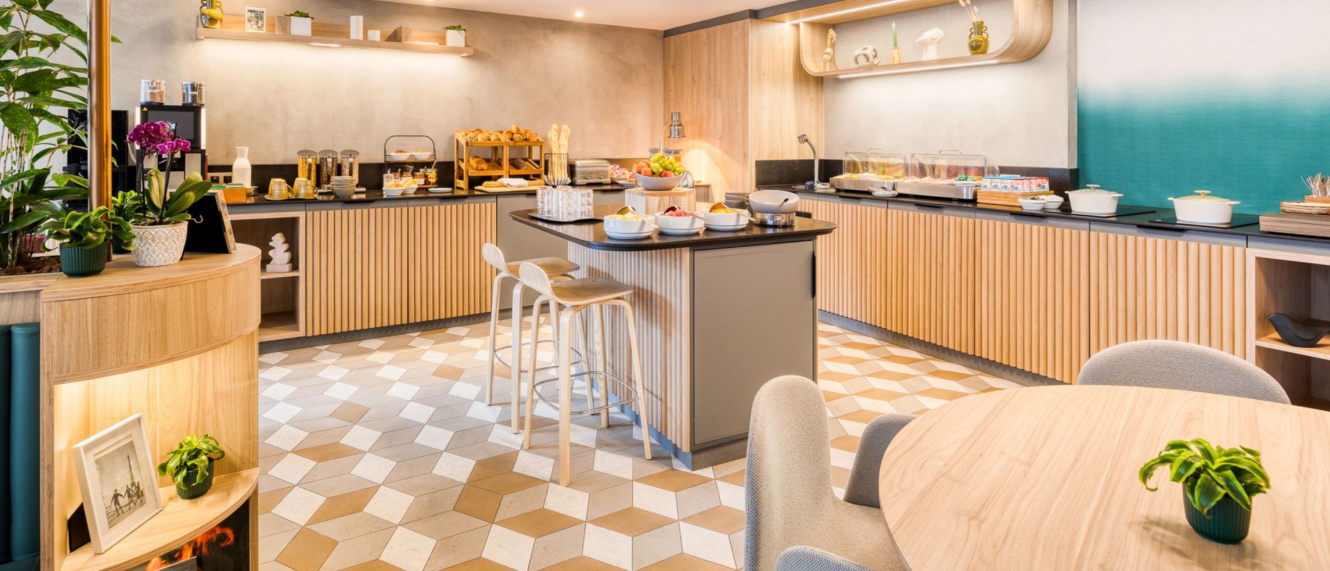 Restaurant and bar at Citadines Les Halles Paris