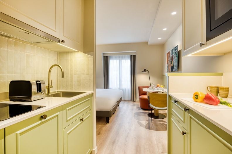 Studio Deluxe | Kitchen | Citadines Les Halles Paris