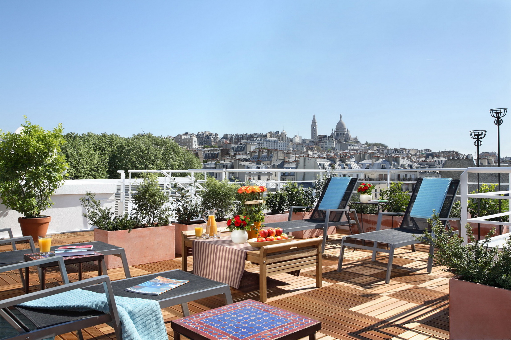 Terraza con vistas a Montmartre y a la Basílica del Sacré-Coeur, apart hotel Paris 18