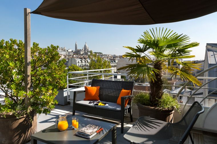 Terraza de nuestro apart hotel Paris 18 con vistas a la Basílica del Sacré-Coeur