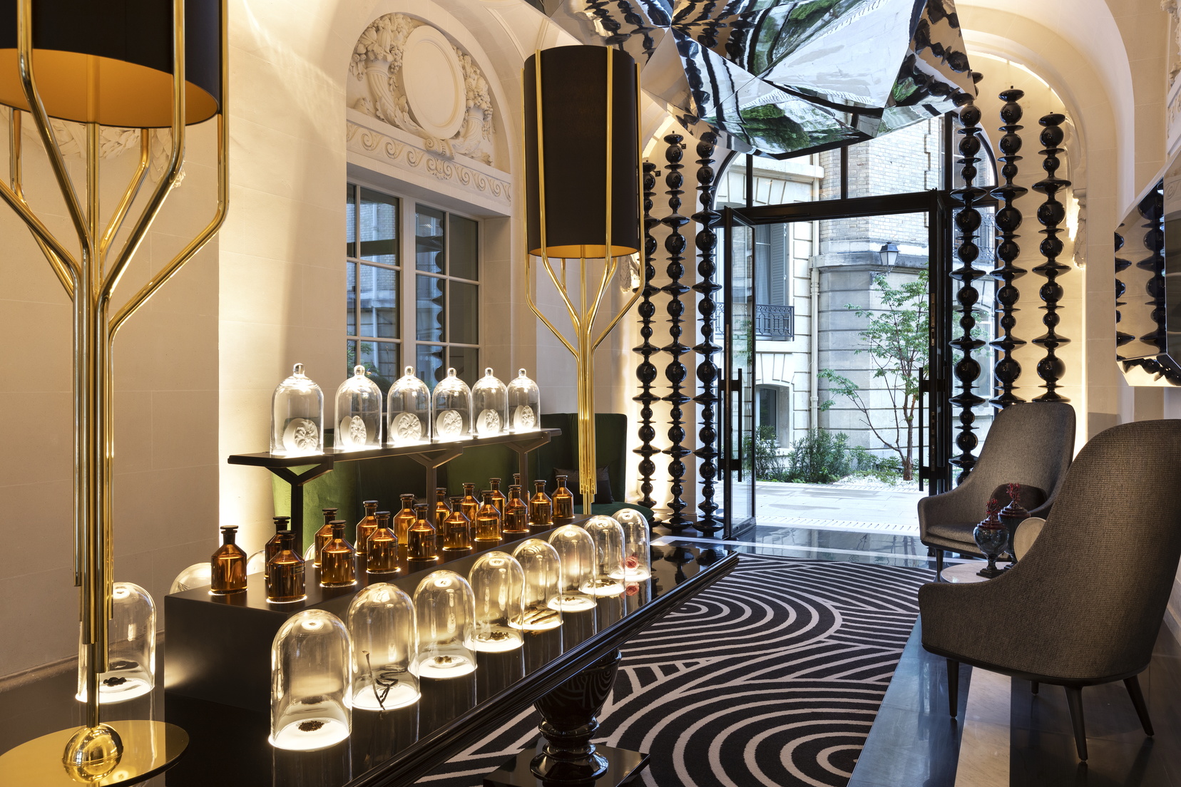 Vestíbulo y su bar de perfumes, hotel de 5 estrellas en París 8