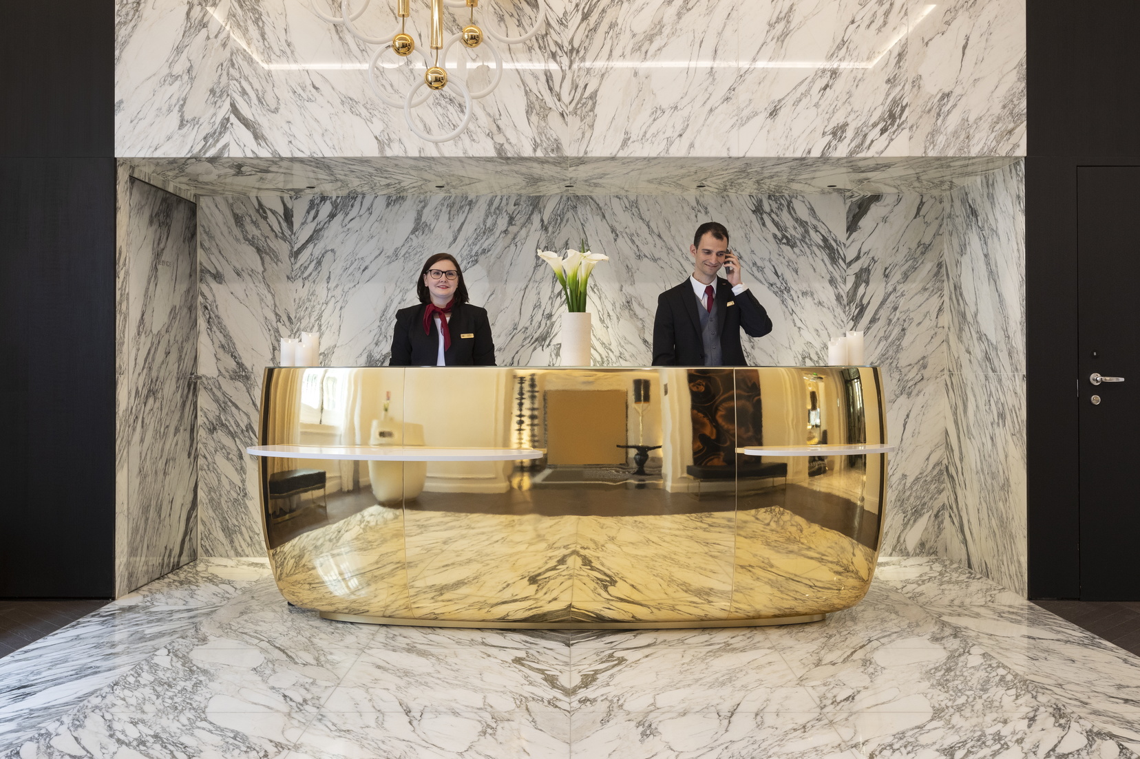 Recepción de nuestro hotel de 5 estrellas en París 8