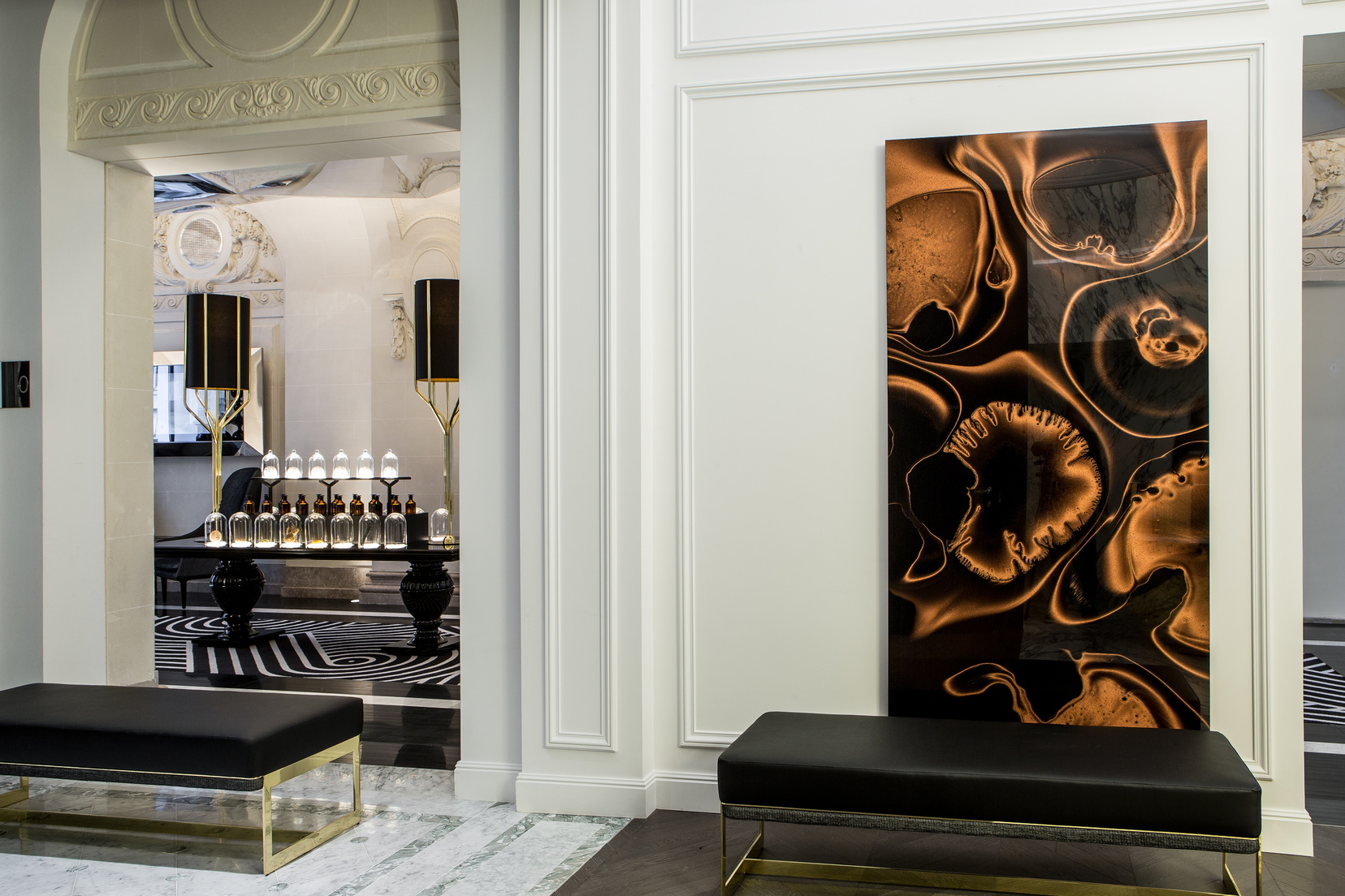 Vestíbulo/Recepción con vistas al Bar de los Perfumes, hotel de 5 estrellas en París 8