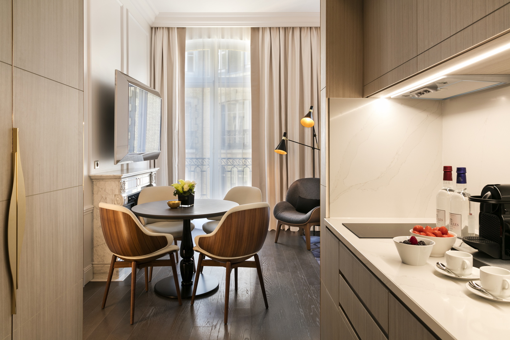 Cocina totalmente equipada del Estudio Deluxe, hotel de 5 estrellas en París 8
