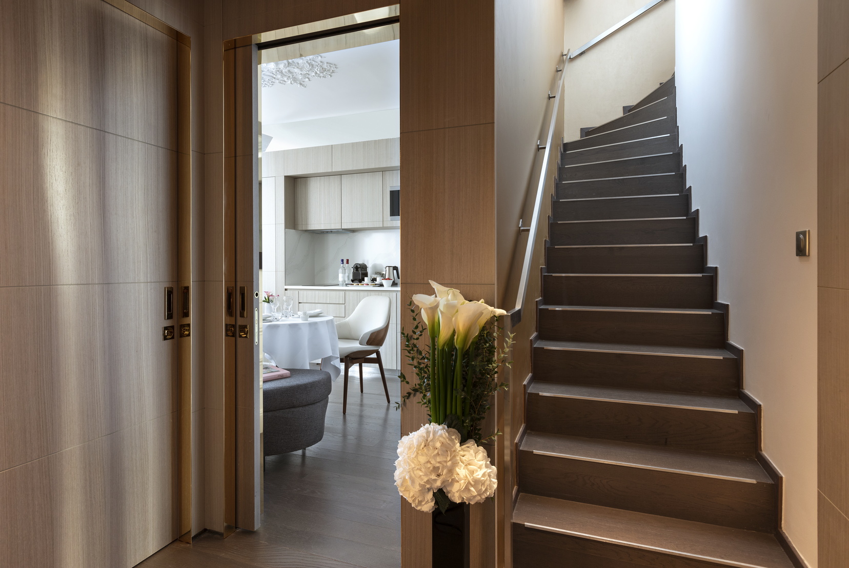 Escaleras del Dúplex Montmartre - Terraza que conduce a la cocina totalmente equipada, hotel de 5 estrellas en París 8