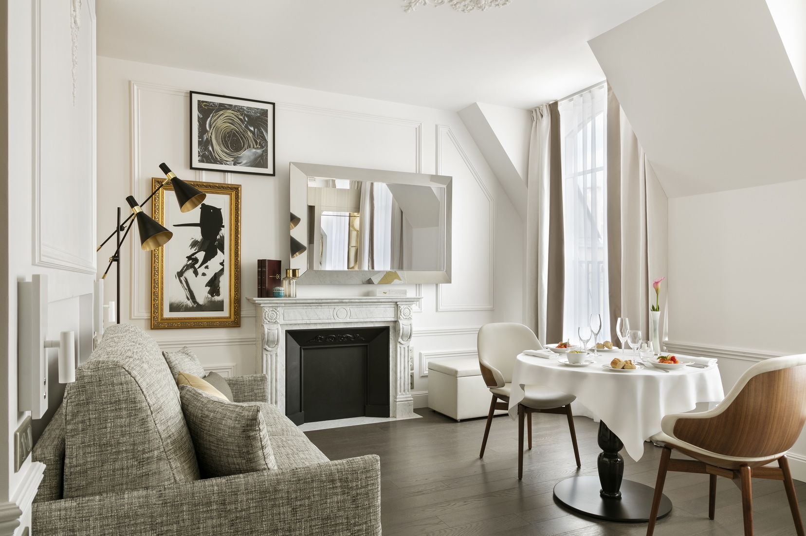 Sala de estar/comedor del Duplex Toits de Paris - Terraza, hotel de 5 estrellas en París 8