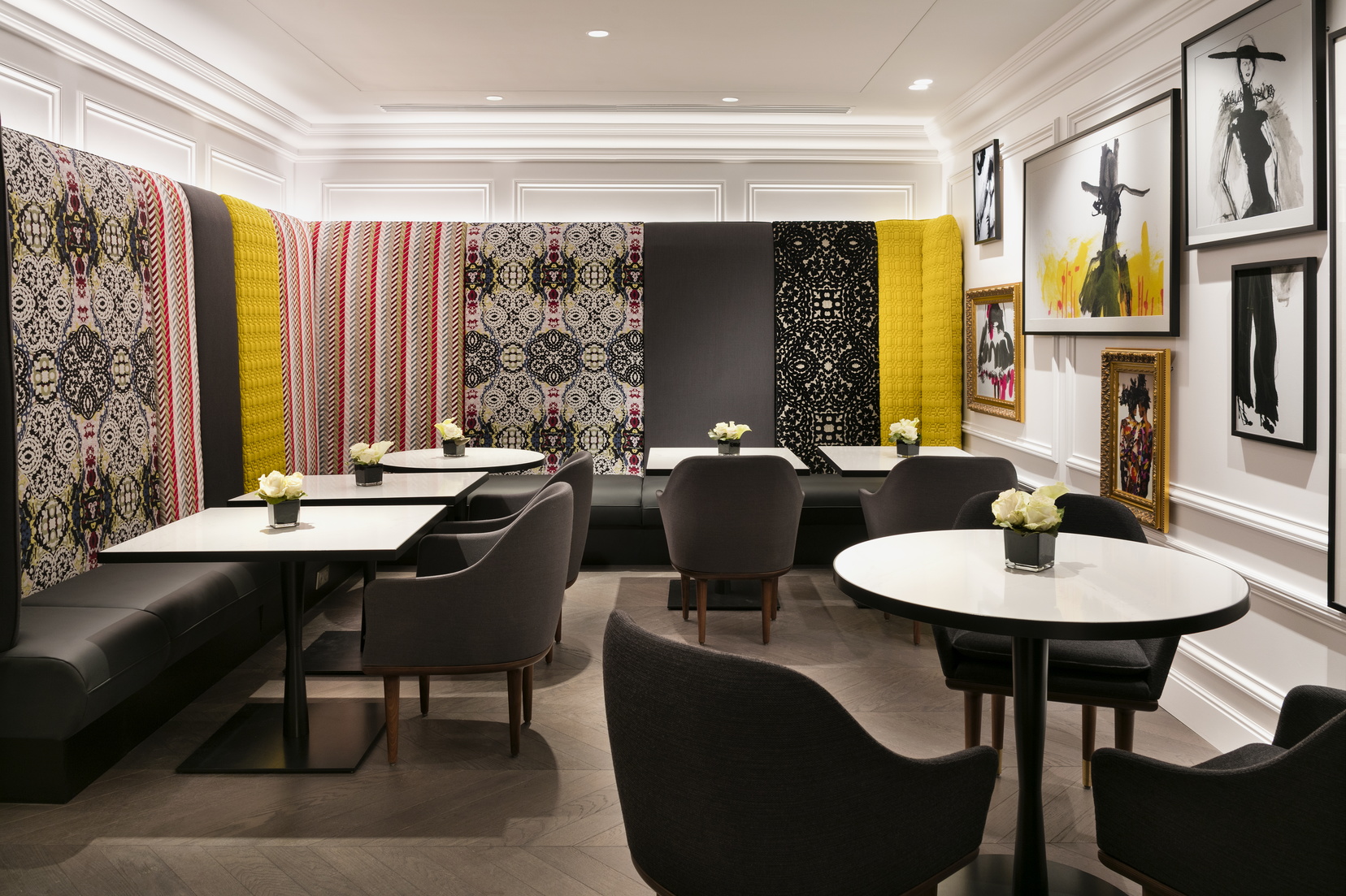 Sala de desayunos de nuestro hotel de 5 estrellas en París 8