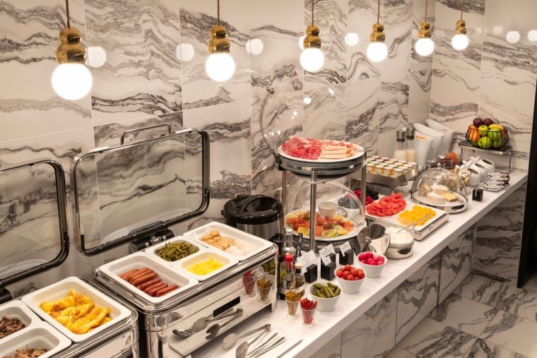 Desayuno continental servido los 7 días de la semana, hotel de 5 estrellas en París 8