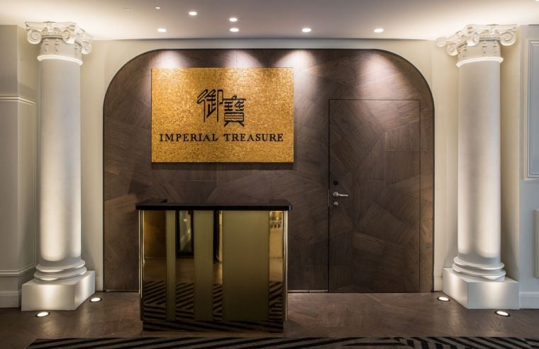 Entrada al restaurante Imperial Treasure desde el vestíbulo de nuestro hotel de 5 estrellas en París 8