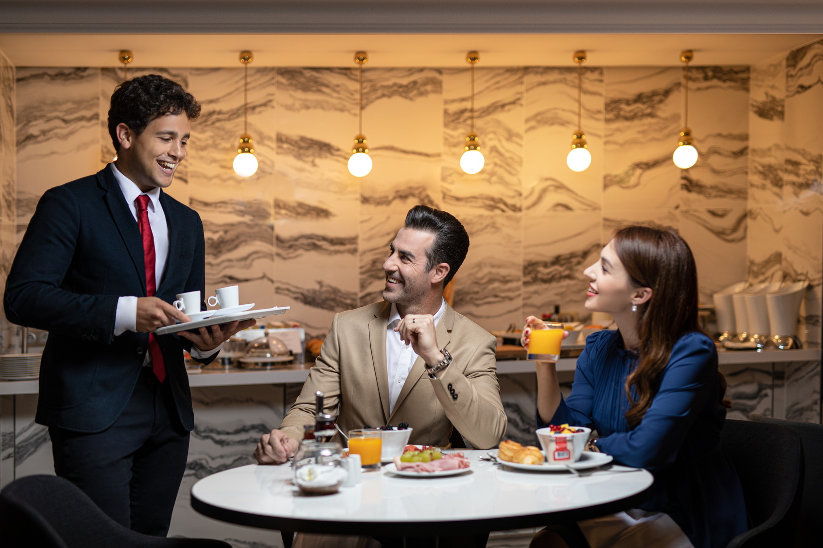 Sala de desayunos de nuestro hotel de 5 estrellas en París 8