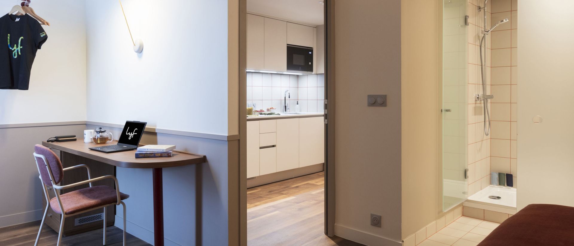 Two of a Kind Plus Suite   lyf Gambetta Paris