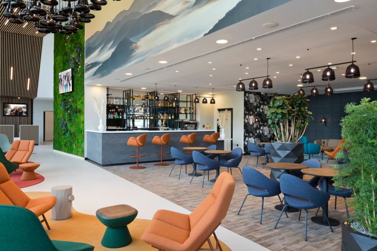 Reception open 24/7 and bar/lounge area of our apart hotel in Strasbourg