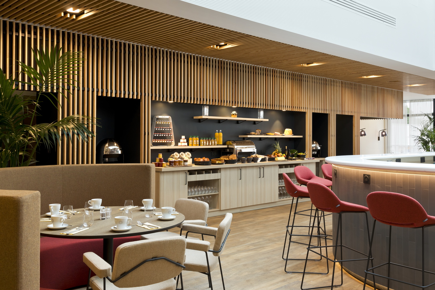 High standard restaurant and breakfast room open 7 days a week, apart hotel Strasbourg