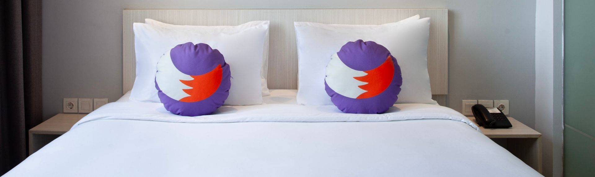 banner deluxe room