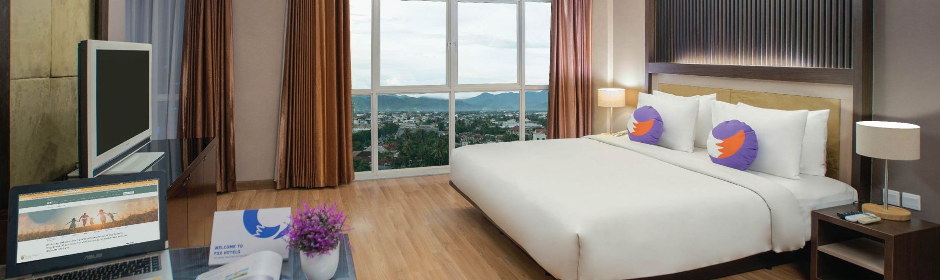 gambaran umum spanduk Fox Hotel Gorontalo