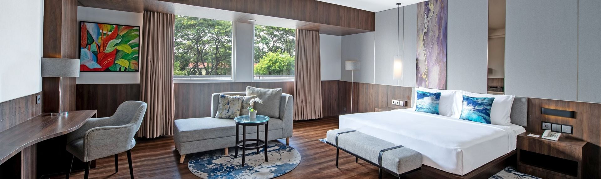 Suite Deluxe Banner
