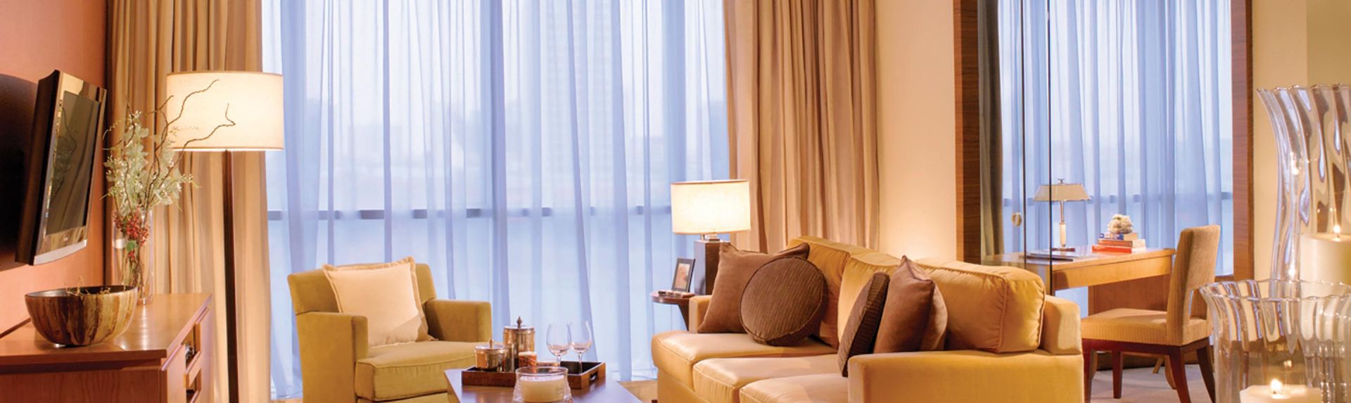 Oakwood Premier Cozmo Jakarta One Bedroom Executive King Apartment Banner Desktop