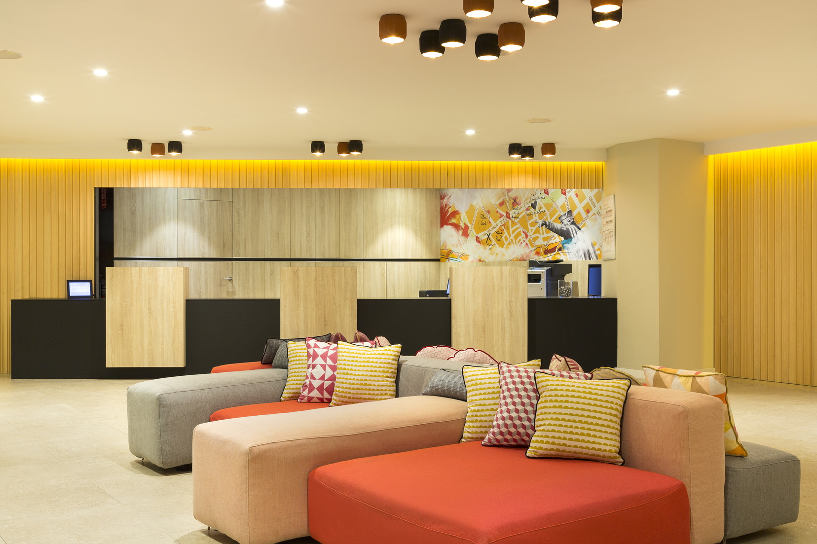 Recepción y sala de estar de nuestro apart hotel en Barcelona