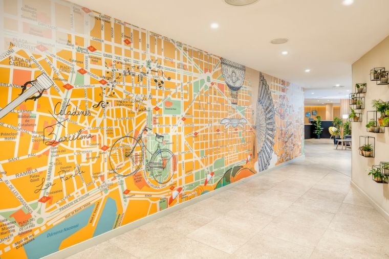 Pared con el mapa de Barcelona, apart hotel Barcelona
