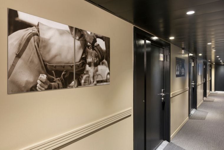 Pasillos decorados con fotografías de Barcelona, apart hotel Barcelona