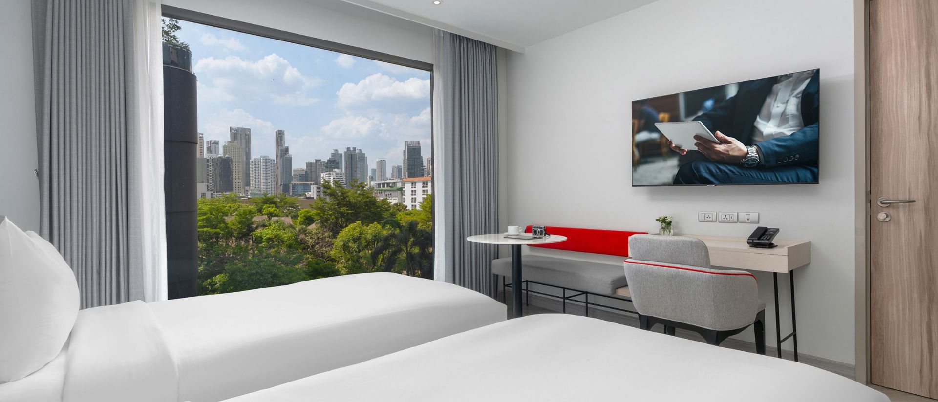 Oakwood Studios Sukhumvit Bangkok Apartments Banner Desktop