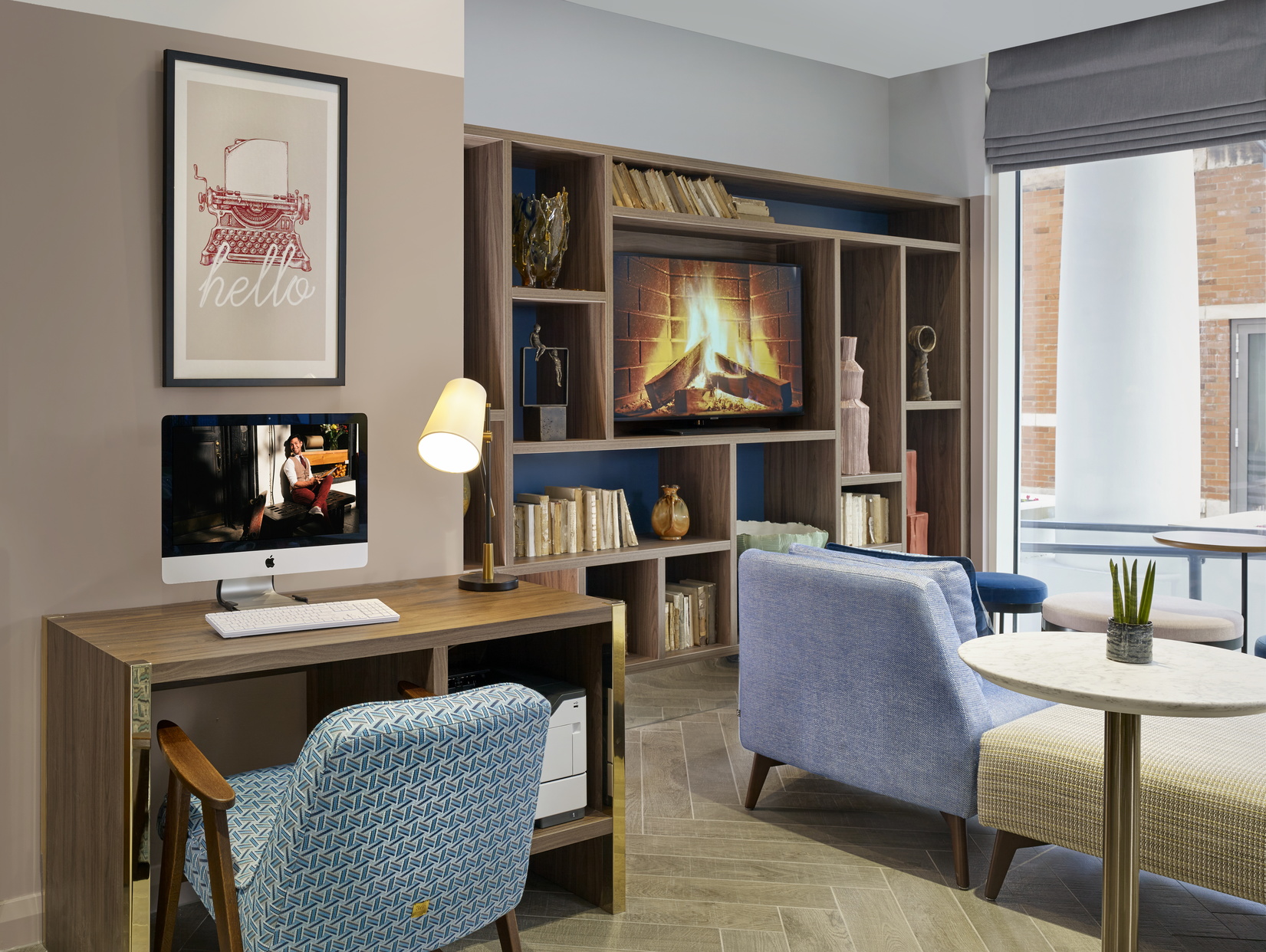 Sala de estar y ordenador con Wi-Fi de alta velocidad, apart hotel en Londres