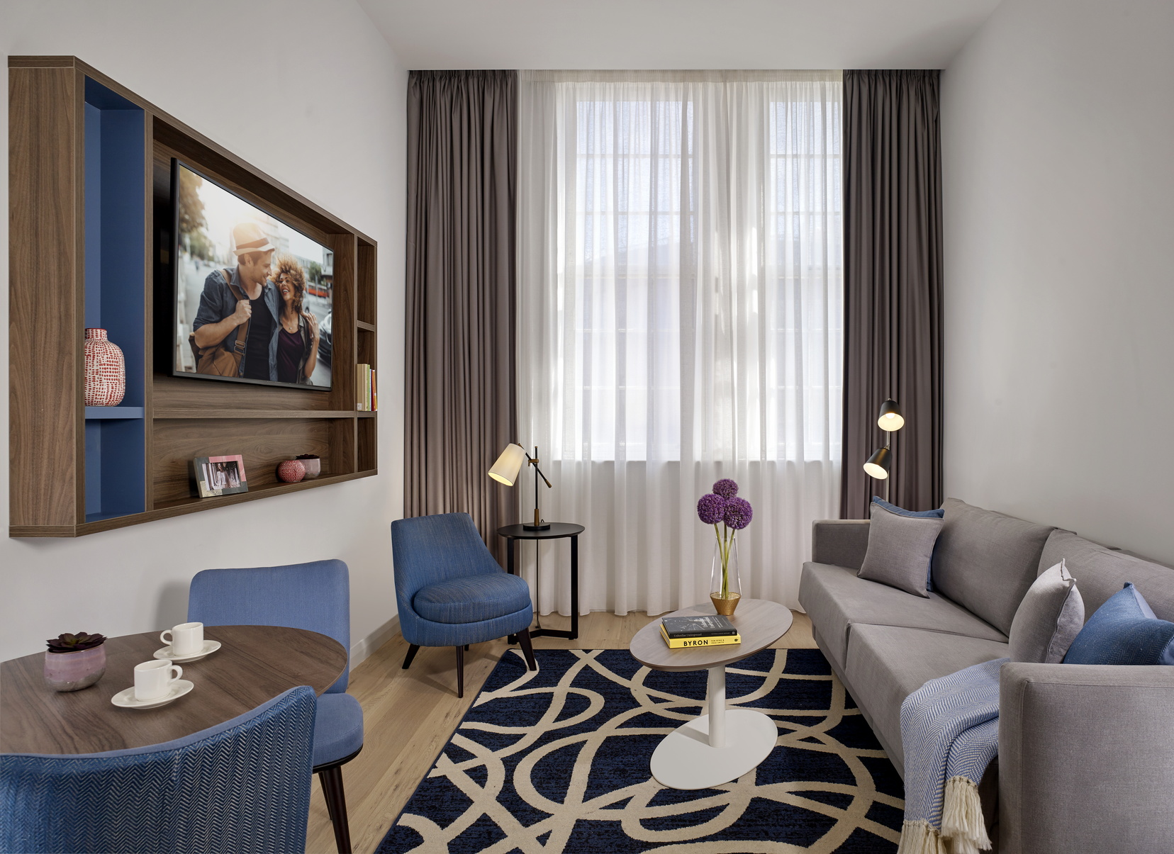 Salón de un Apartamento 1 estancia con TV con Chromecast y sofá cama, apart hotel en Londres
