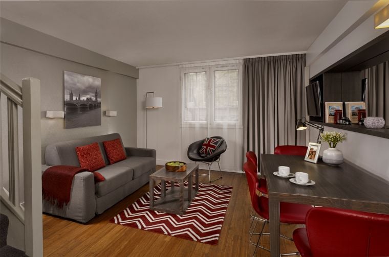 Wohnzimmer eines 3-Zimmer-Apartment mit Ess- und Arbeitsbereich, wohnen auf Zeit in London