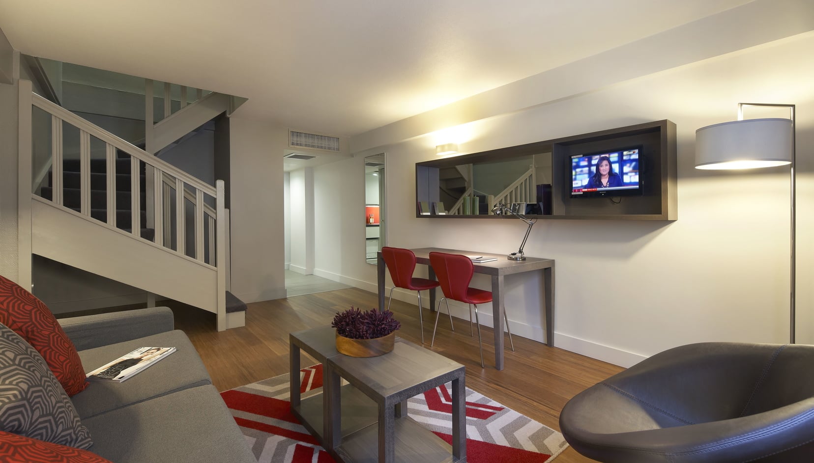 Wohnzimmer eines 3-Zimmer-Apartment mit Essbereich und Büro, wohnen auf Zeit in London