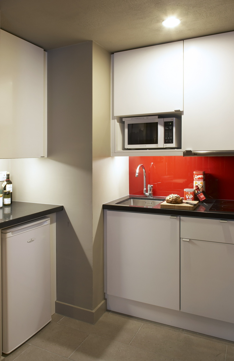 Ausgestattete Küche einer 2/3-Zimmer-Apartment, wohnen auf Zeit in London