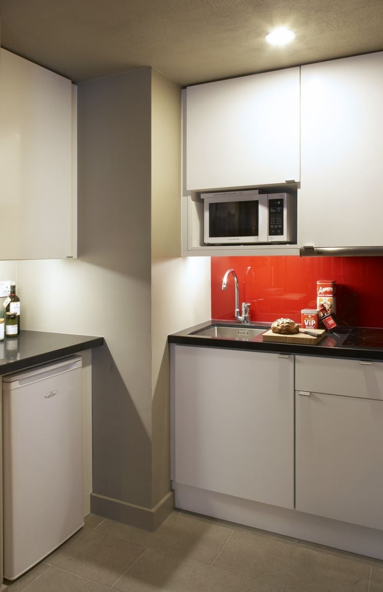 Ausgestattete Küche einer 2/3-Zimmer-Apartment, wohnen auf Zeit in London