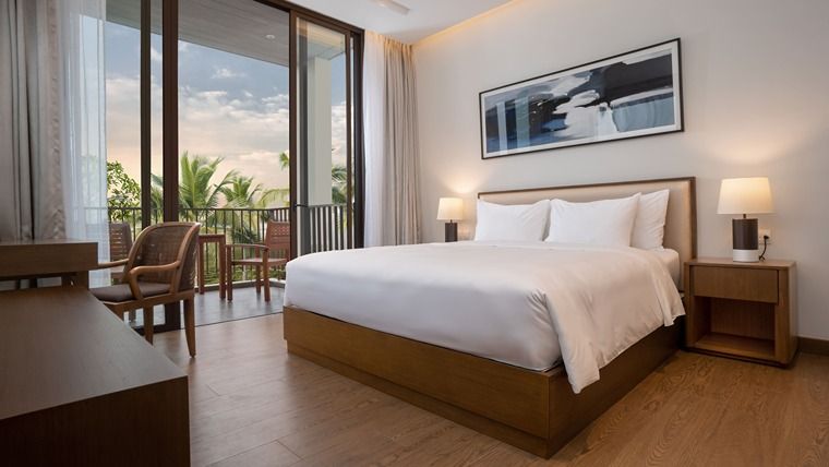 4 Bedrooms Deluxe Lake Side Villa