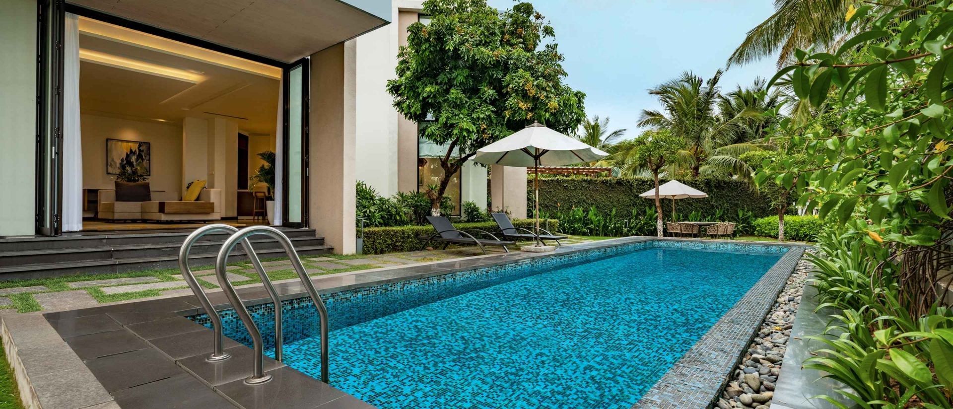 4 bedrooms oakwood executive villa