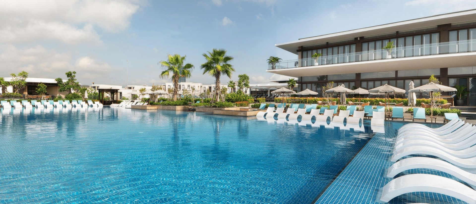 oakwood halong pool