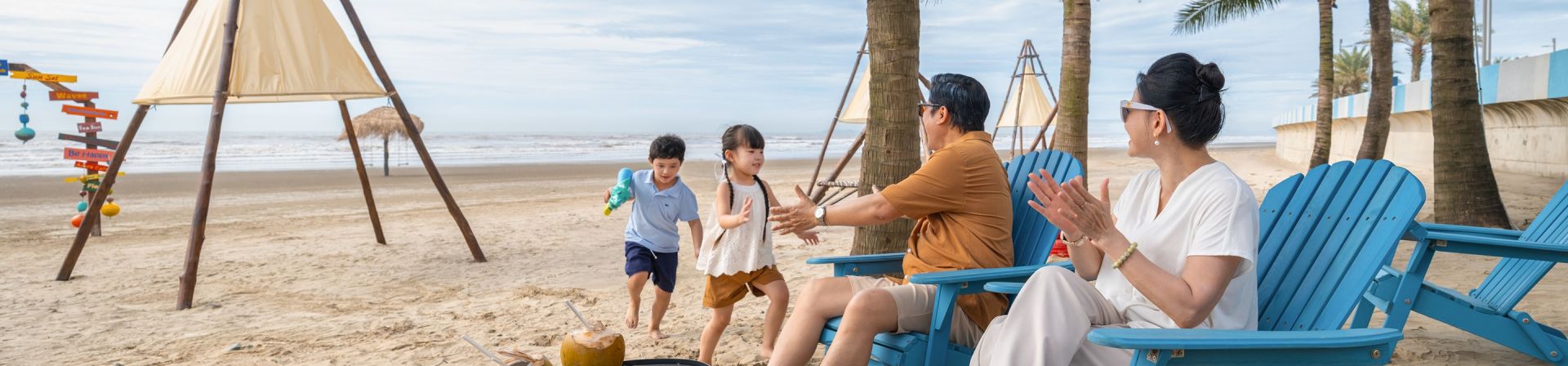 lasong family playing in sam son beach desktop