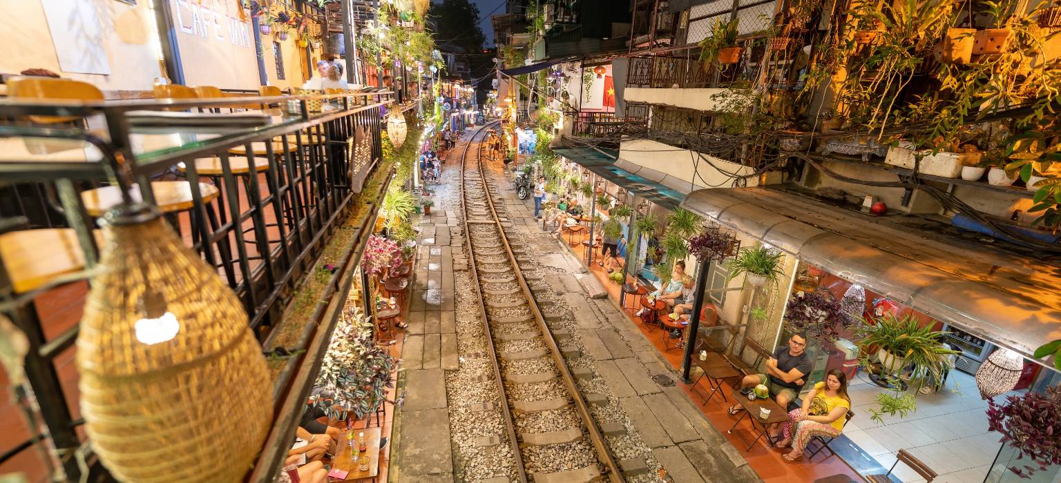 hanoi train street old quarter
