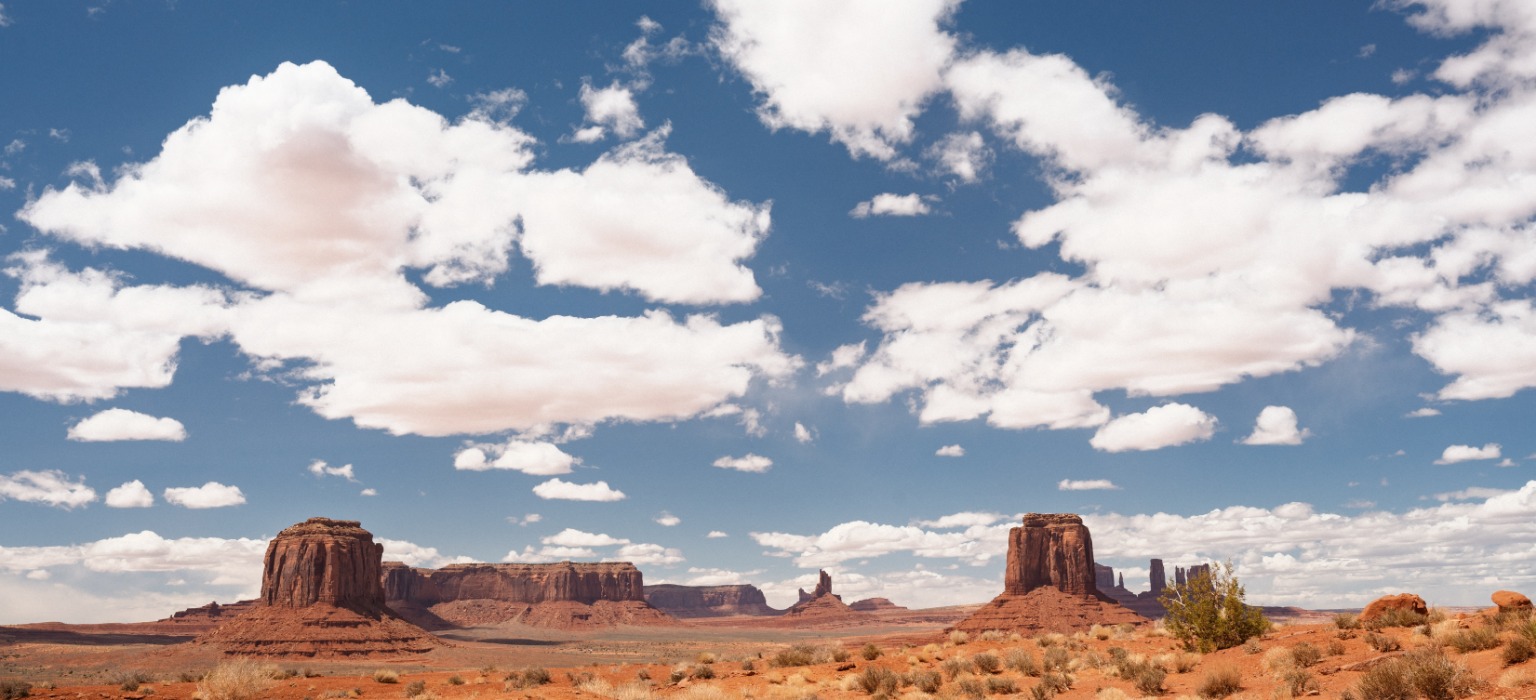 monument valley arizona desert landscape
