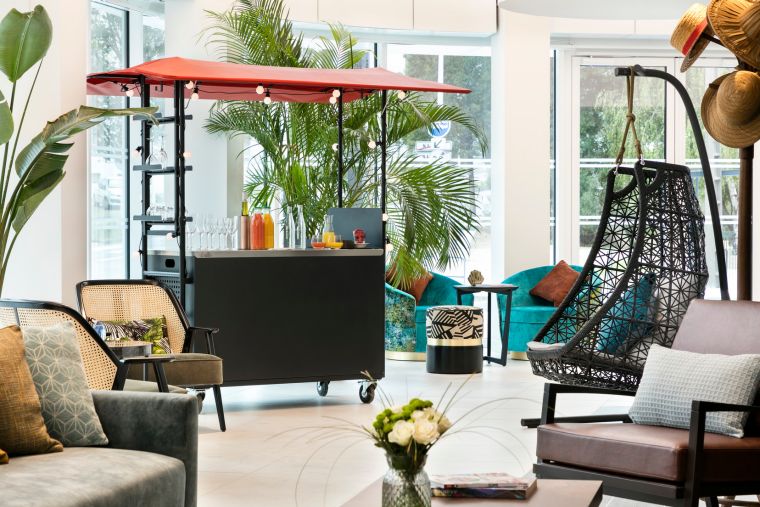Selbstbedienungsbar im Loungebereich unseres Wohnen auf Zeit in Nantes