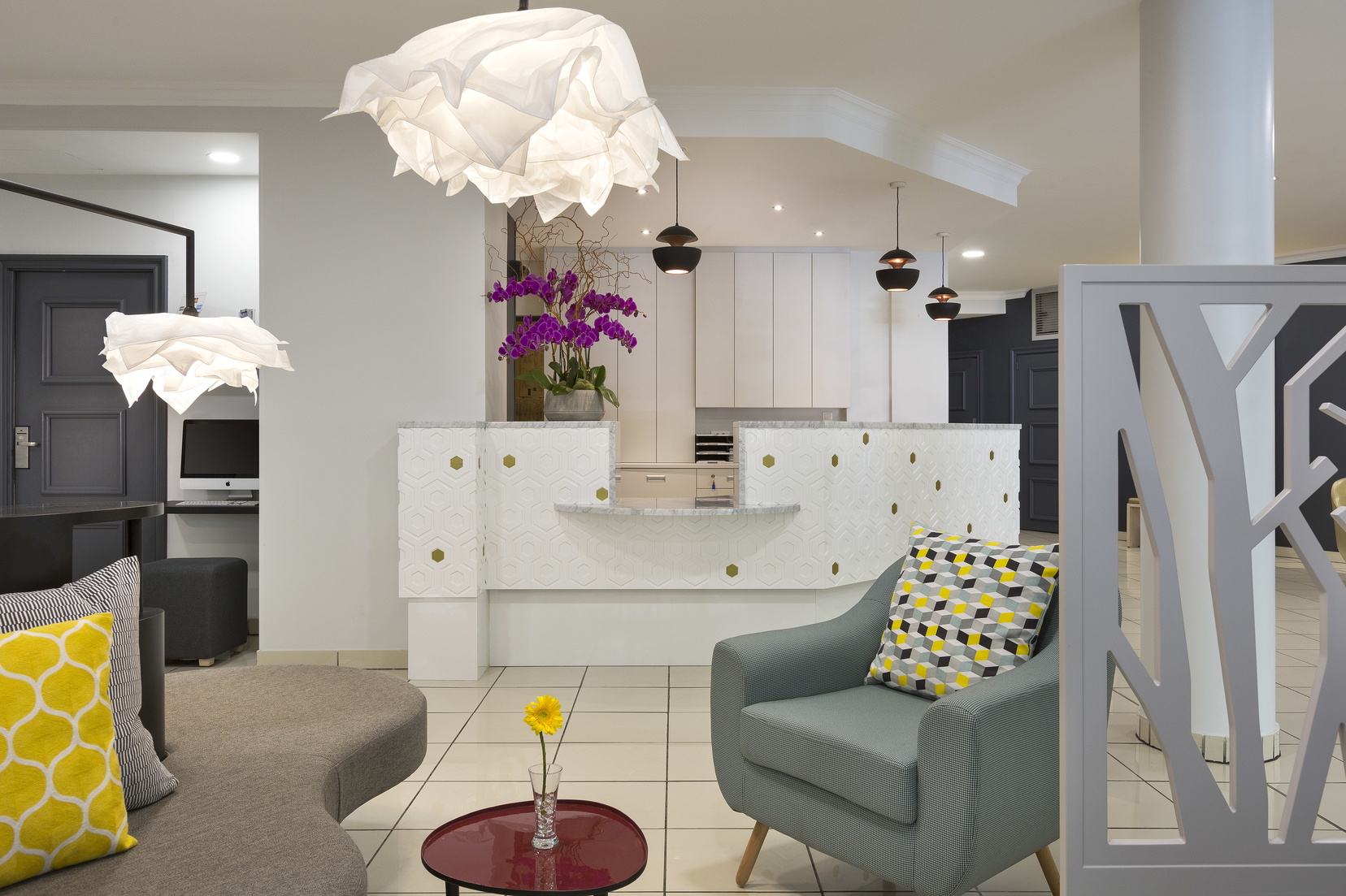 Rezeption und Loungebereich unseres Wohnen auf Zeit in Paris 12