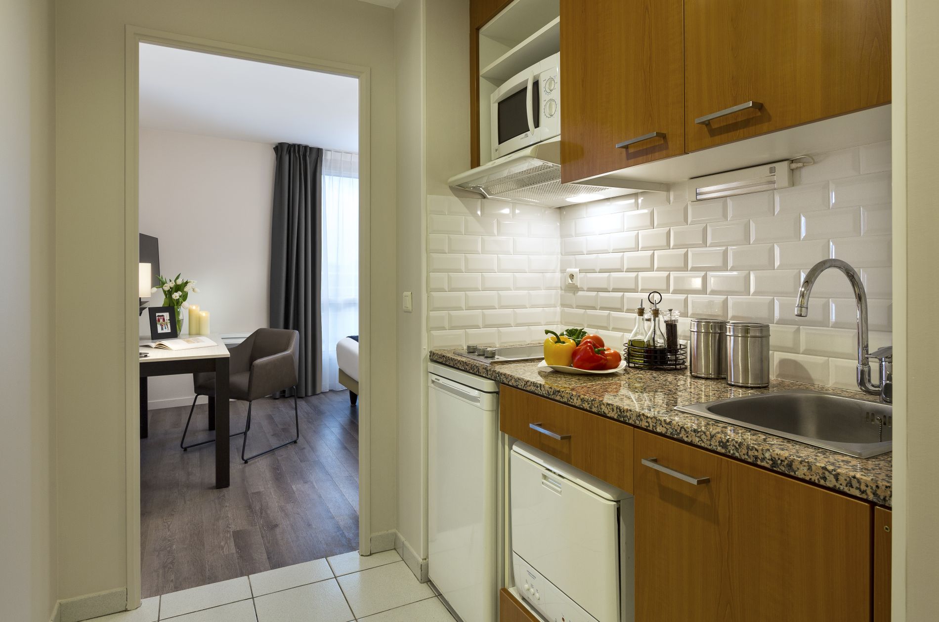 Fully equipped kitchen of a Studio, apart hotel Paris 18