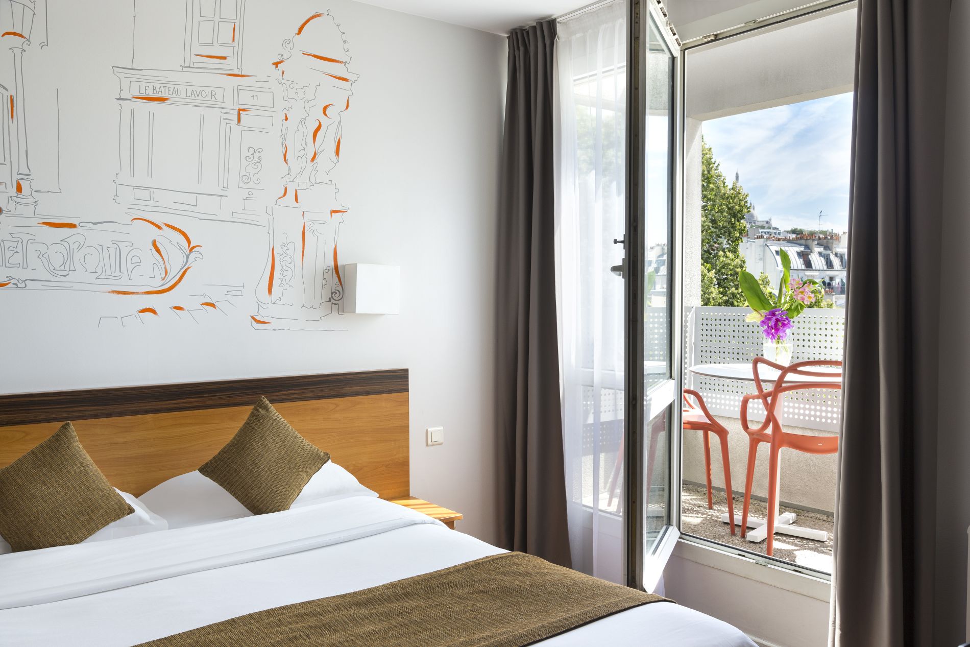Studio with Balcony or Terrace equipped with a double bed, apart hotel Paris 18