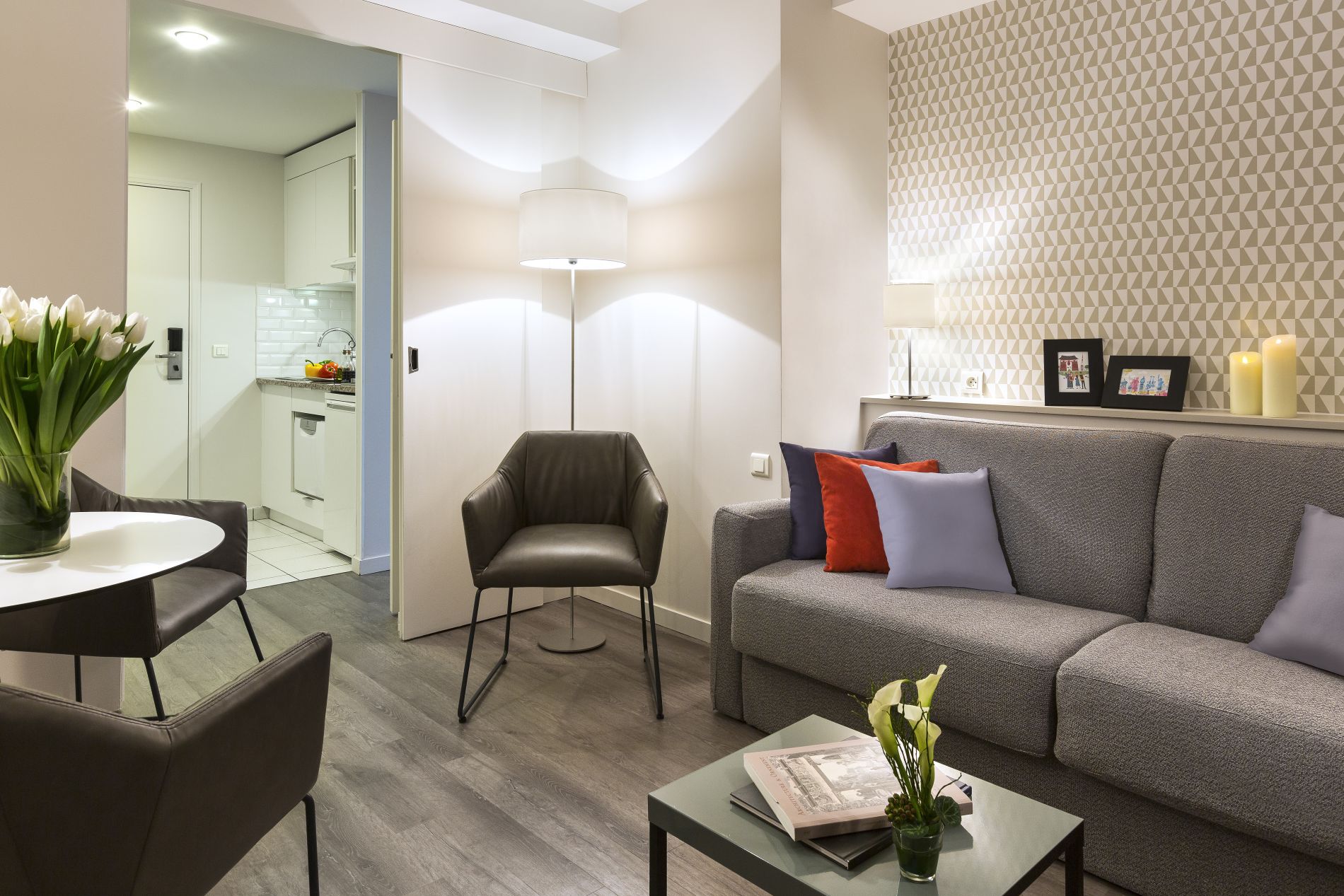 Living room of a 1-Bedroom Apartment with sofa bed and dining/kitchen area, apart hotel Paris 18